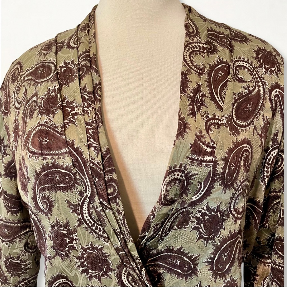 Vintage 1990s Neutral Tan + Brown Paisley Print 100% Silk V-Neck Blouse - Picture 4 of 11